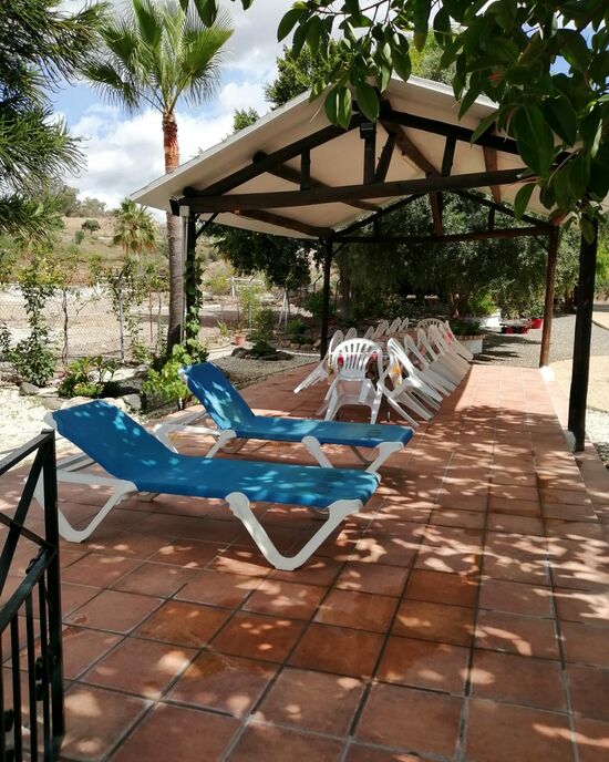 MERENDERO Y ZONA DE PISCINA